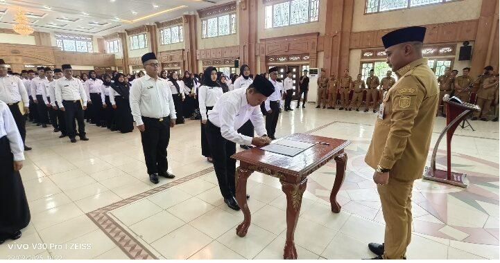 Langsung Diserahkan Bupati Agus Rubiyanto, 376 PPPK di Tebo Terima SK