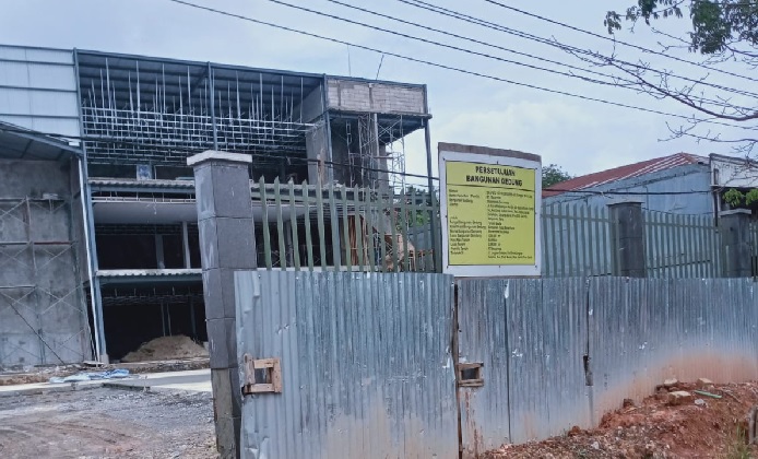 Empat Rumah Warga Retak, Diduga Dampak Pembangunan Gudang PT. Oscarmas