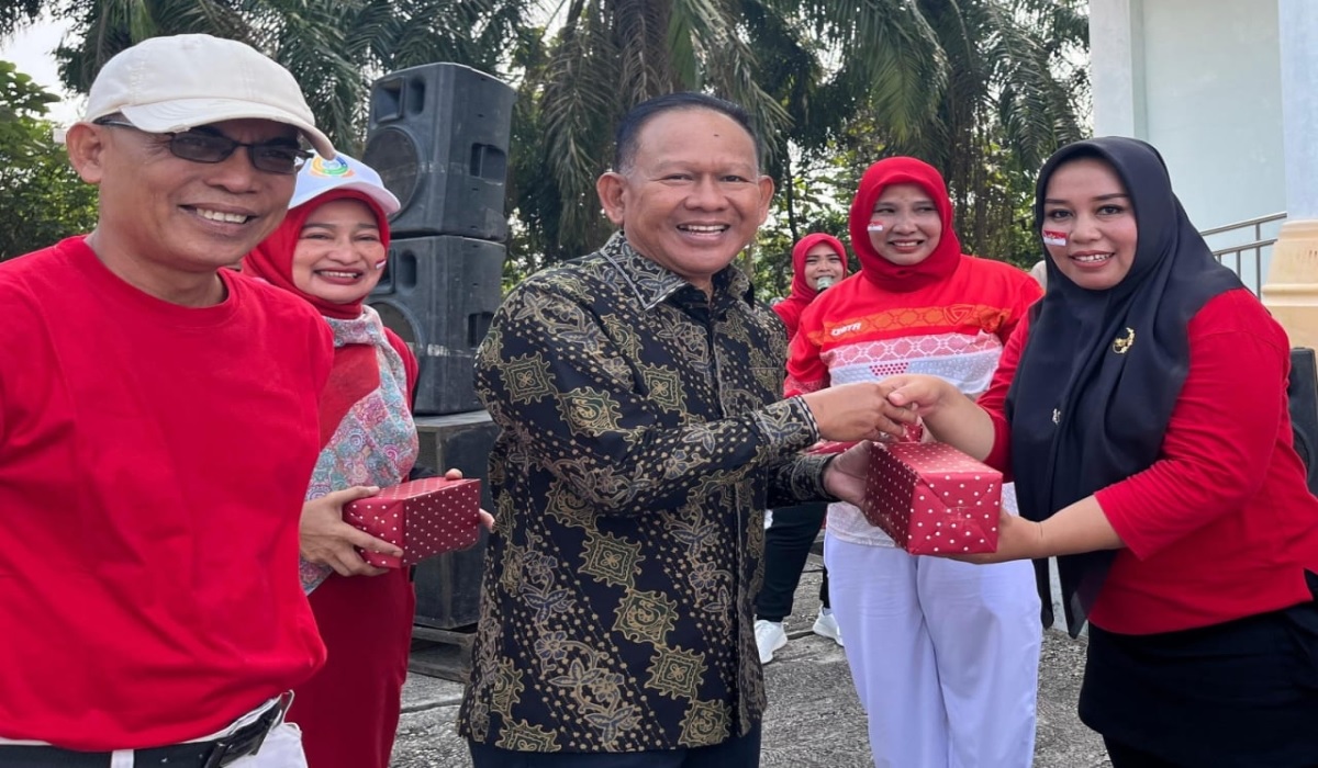 Wabup H A Khafidh Bagikan Hadiah Pemenang Lomba