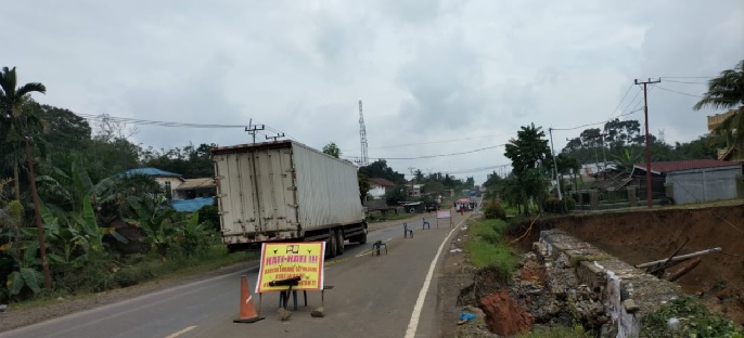 BPJN Jambi Lakukan Penanganan Bahu Jalan Nasional yang Jebol di Bungo Akibat Diterjang Banjir