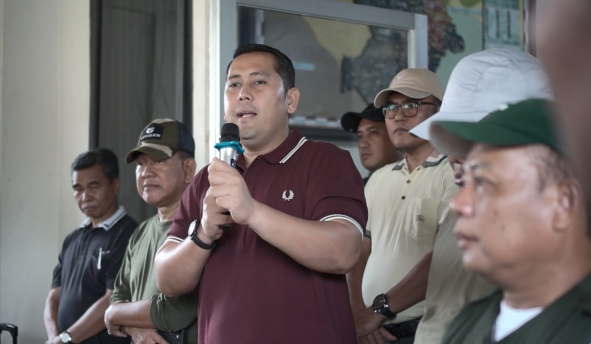 Pergoki Pejabat Buang Sampah Sembarangan dari Mobil Dinas