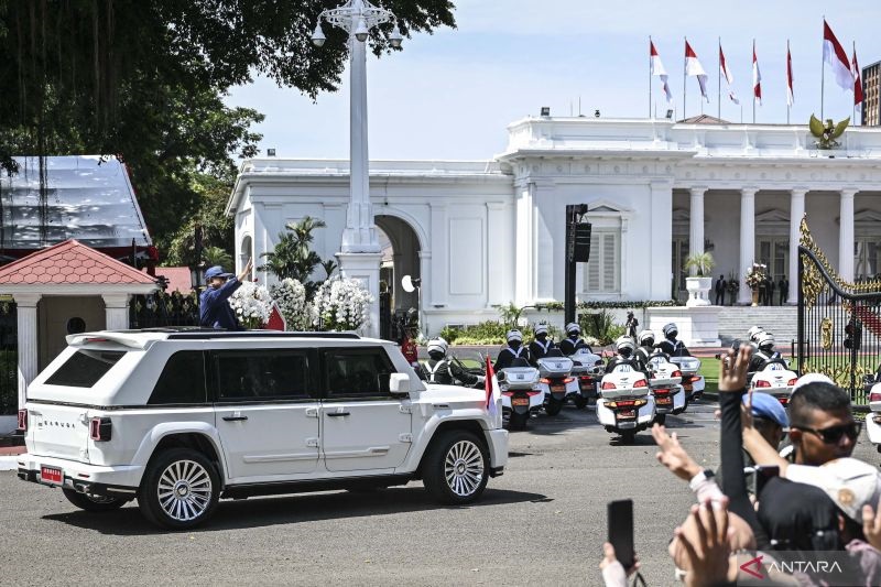 Usai Pisah Sambut di Istana Merdeka, Presiden Prabowo Subianto Antar Joko Widodo ke Bandara Halim