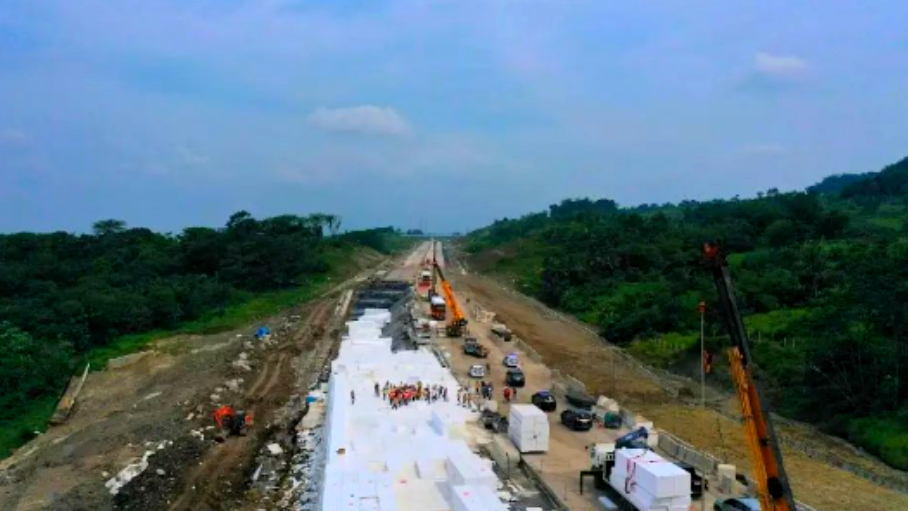 Canggih! Tidak Ditimbun Tanah Tol Cisumdawu Diurug Pakai Balok Busa Geofoam EPS 