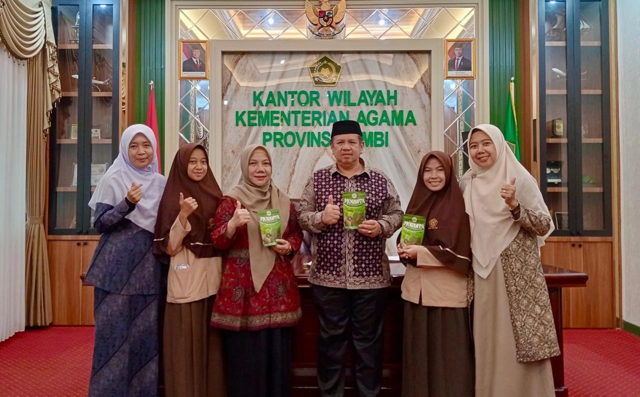 Siswa MAN 2 Koja Kenalkan 'Mordiya', Biskuit Sehat Atasi Berat Badan Kurang