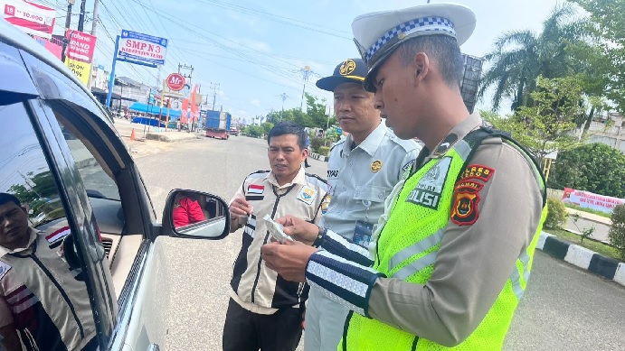 Operasi Gabungan di Rimbo Bujang: Mendorong Kepatuhan Pajak Kendaraan dan SWDKLLJ di Wilayah Tebo 