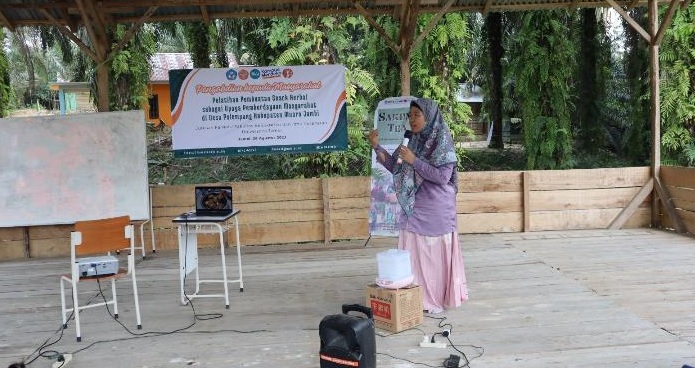 Farmasi Unja Gelar Pelatihan Pembuatan Snack Herbal pada Masyarakat SAD Desa Pelempang