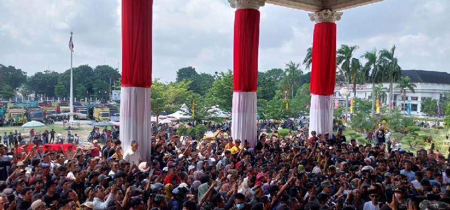 Ribuan Sopir Batu Bara Geruduk Kantor Gubernur Tuntut Jalan Umum Dibuka, Begini Respons Gubernur Jambi