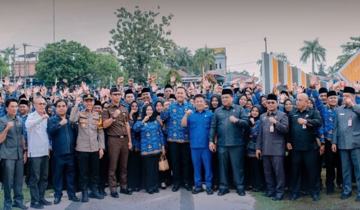 Lantik 3.478 PPPK Paruh Waktu, Bupati M. Syukur: Jangan Permalukan Negeri Ini!