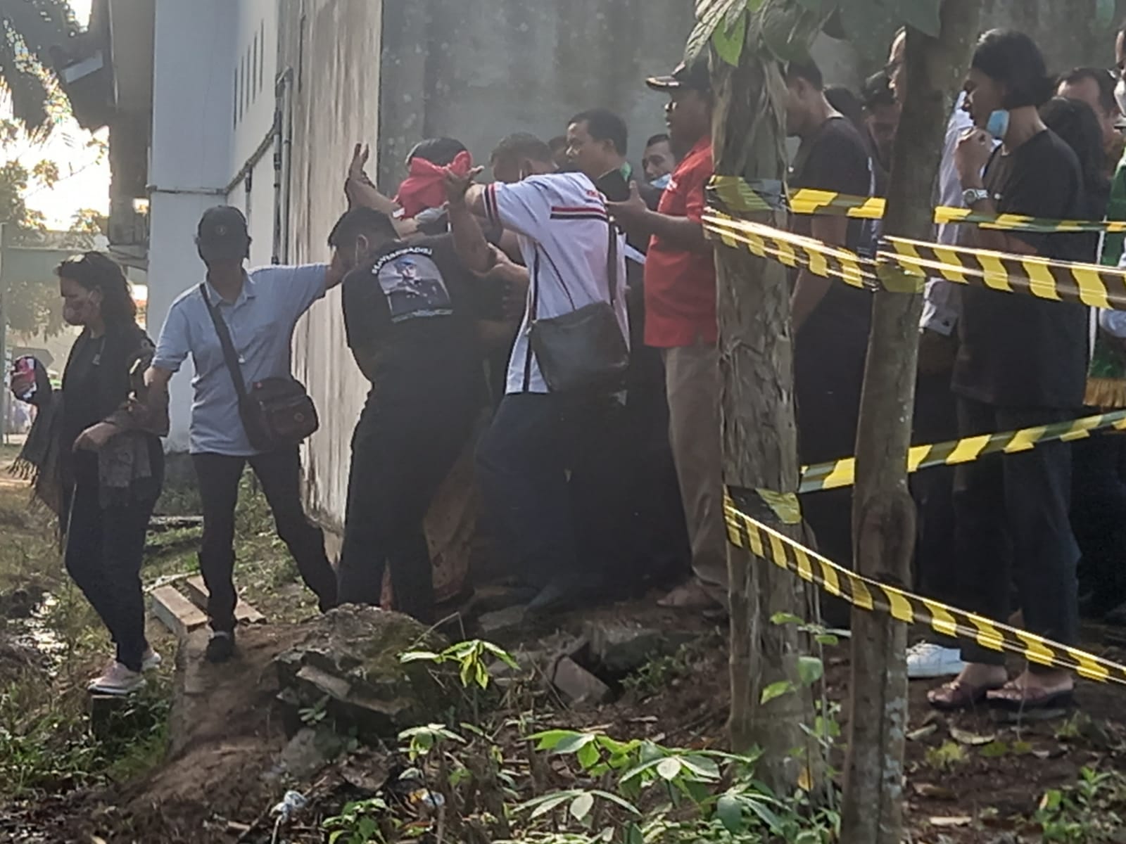 Ditengah Doa Bersama, Tangis Histeris Pecah di Makam Alamarhum Brigadir J