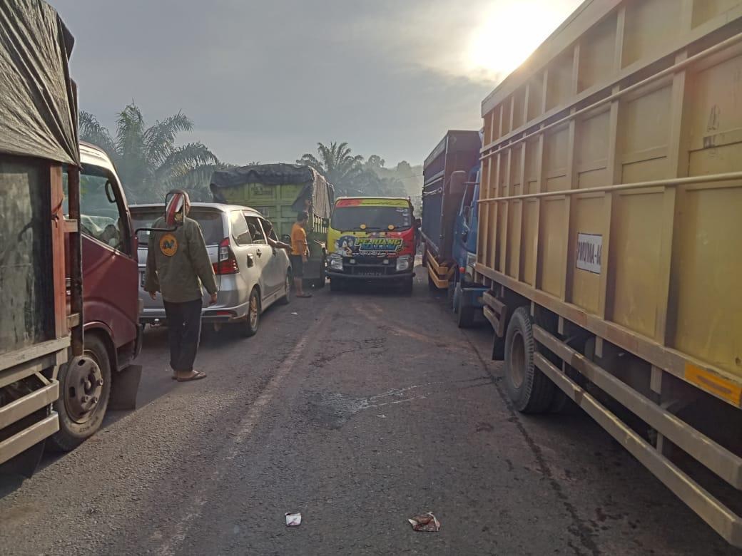 Dari Anak Sekolah, ASN, Pekerja Lainnya, Hingga Pasien Meninggal Dunia, Macet di Tembesi Tak Ada Solusi 