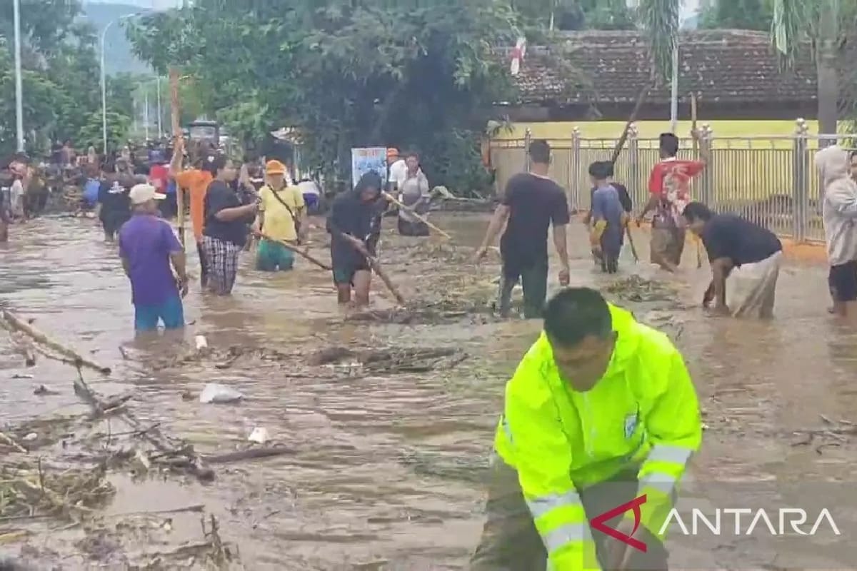 Puluhan Rumah dan Fasilitas Umum di Situbondo Diterjang Banjir Bandang