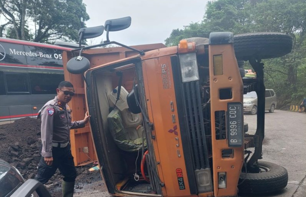 Sopir Truk Batu Bara Penyebab Macet Sitinjau Lauik Diamankan Polisi