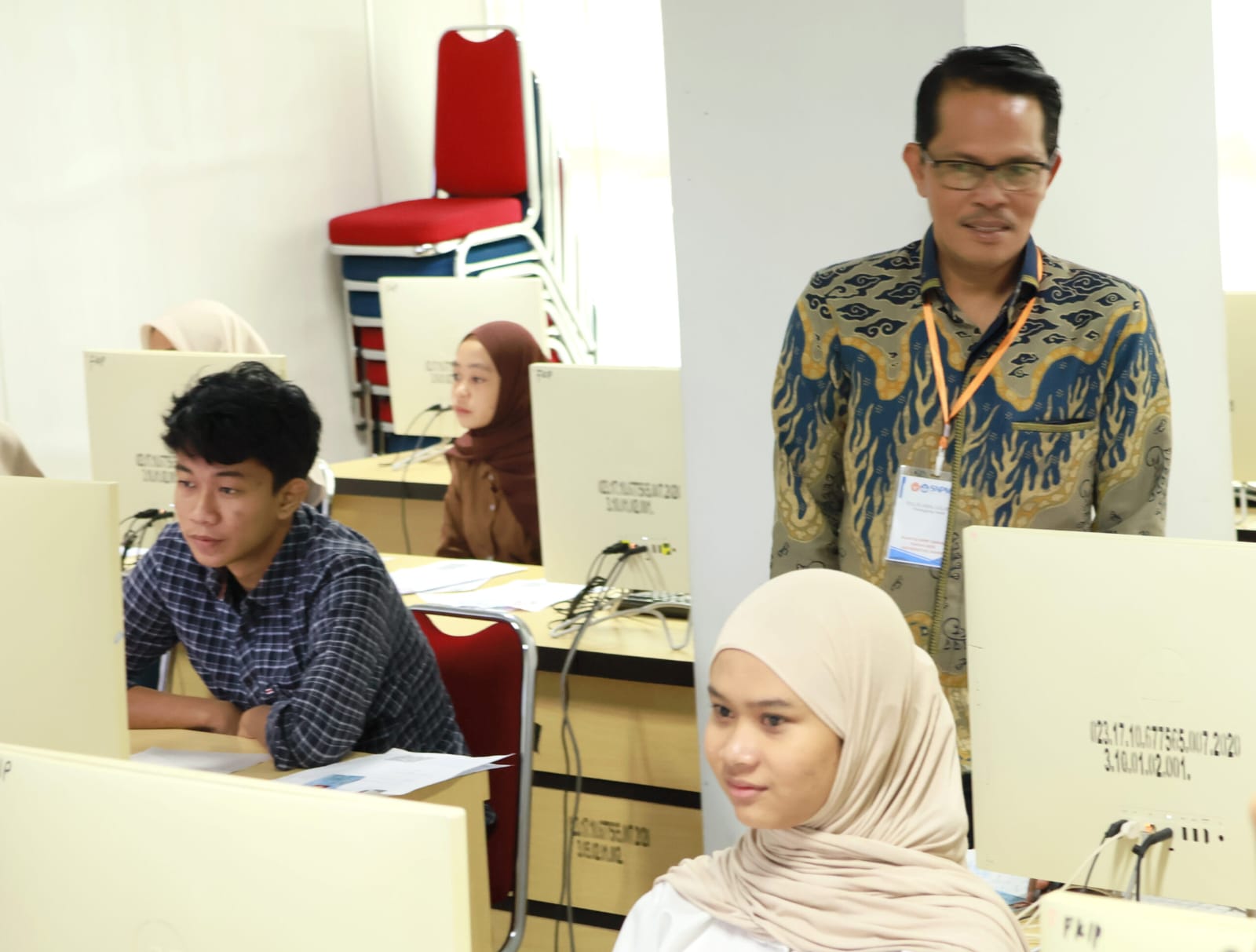 UTBK-SNBT 2025 Resmi Dimulai, Rektor Pantau Langsung Pelaksanaan 