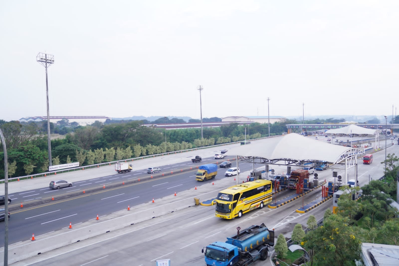 H-5 LEBARAN! Tol Trans Jawa Makin Padat, 494 Ribu Kendaraan Tinggalkan Jakarta