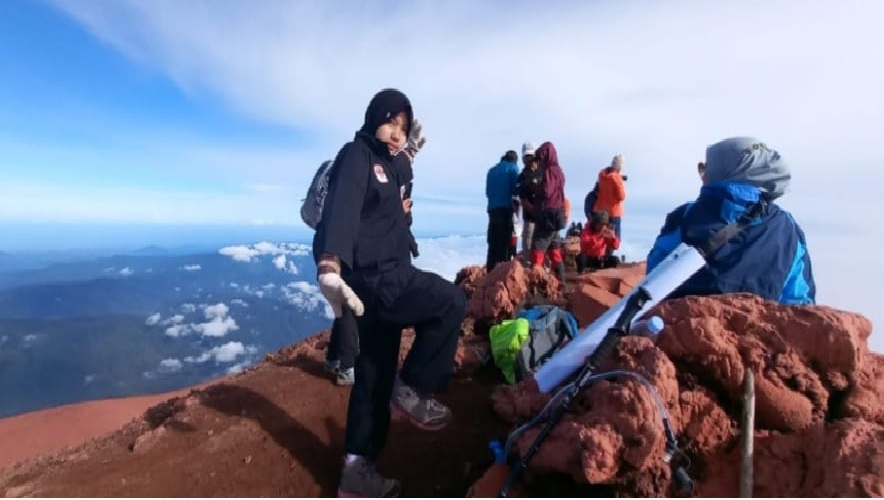 Viral, Ratu Bilqis Bocah 9 tahun Dua Hari Daki Gunung Hingga Puncak Kerinci  17 Agustus 2022