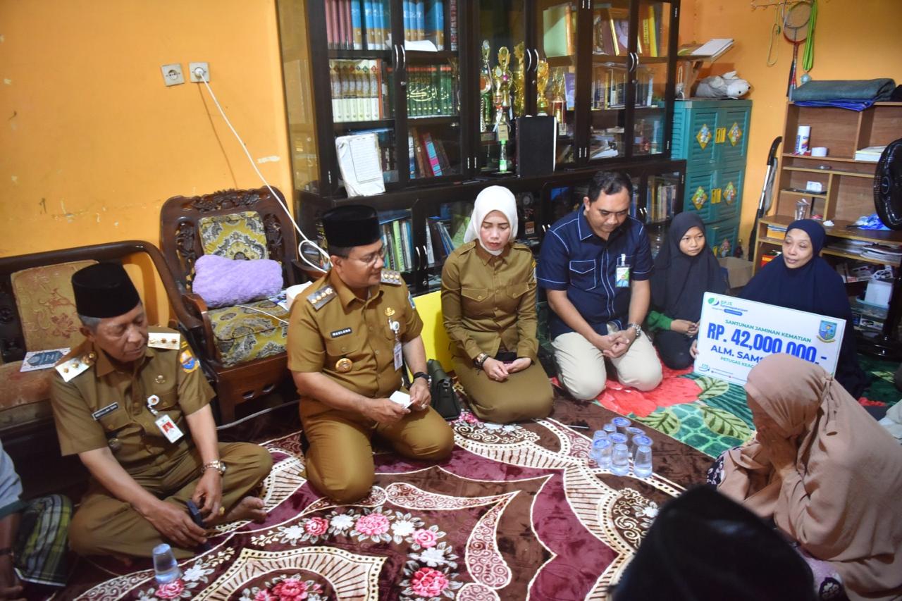 Petugas Haji Wafat di Tanah Suci, Pemkot Jambi Serahkan Santunan Kepada Ahli Waris
