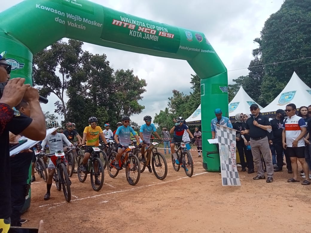 Jadi Ajang Promosi Wisata, -Walikota Cup Open MTB XCO ISSI Kota Jambi 2022 Diikuti Peserta Luar Provinsi