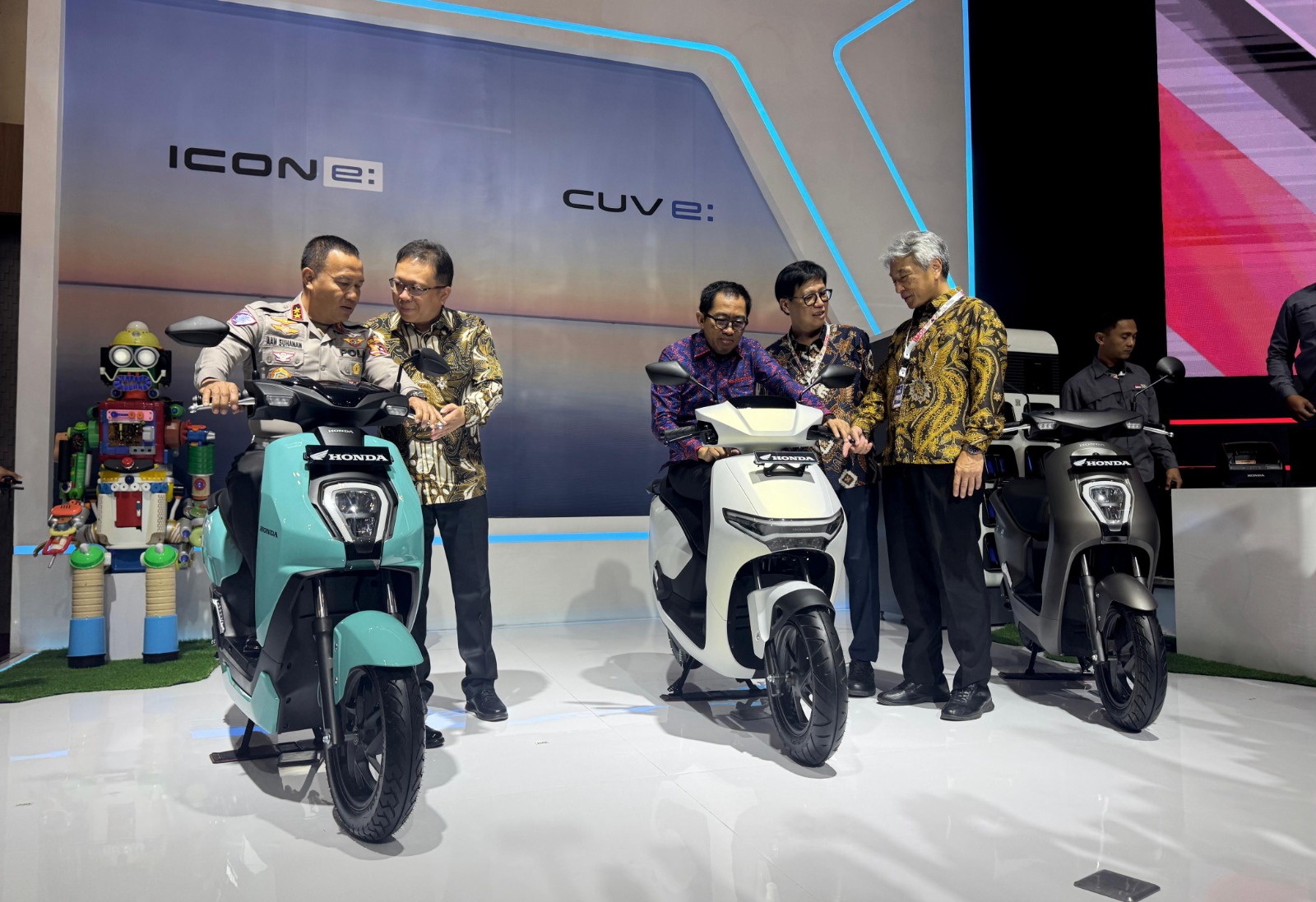 Honda ICON e: dan CUV e: Meriahkan Booth AHM di IMOS 2024