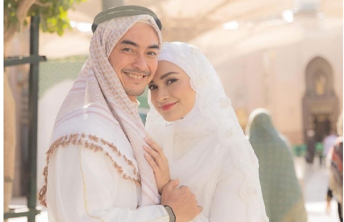 Zumi Zola dan Putri Zulhas Menikah di Madinah