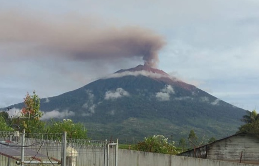 Gunung Kerinci Semburkan Abu Vulkanik, Pendakian Ditutup