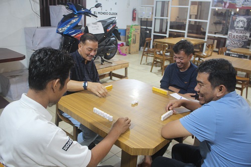 El Mundo Cafe and Resto Gelar Domino Turnamen