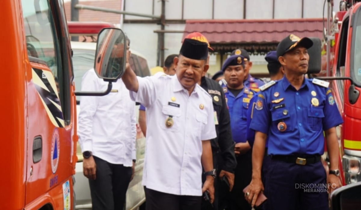 Hadiri Apel Kesiapan Tanggap Darurat Bencana, Wabup Khafidh Tinjau Alat Pendeteksi Dini