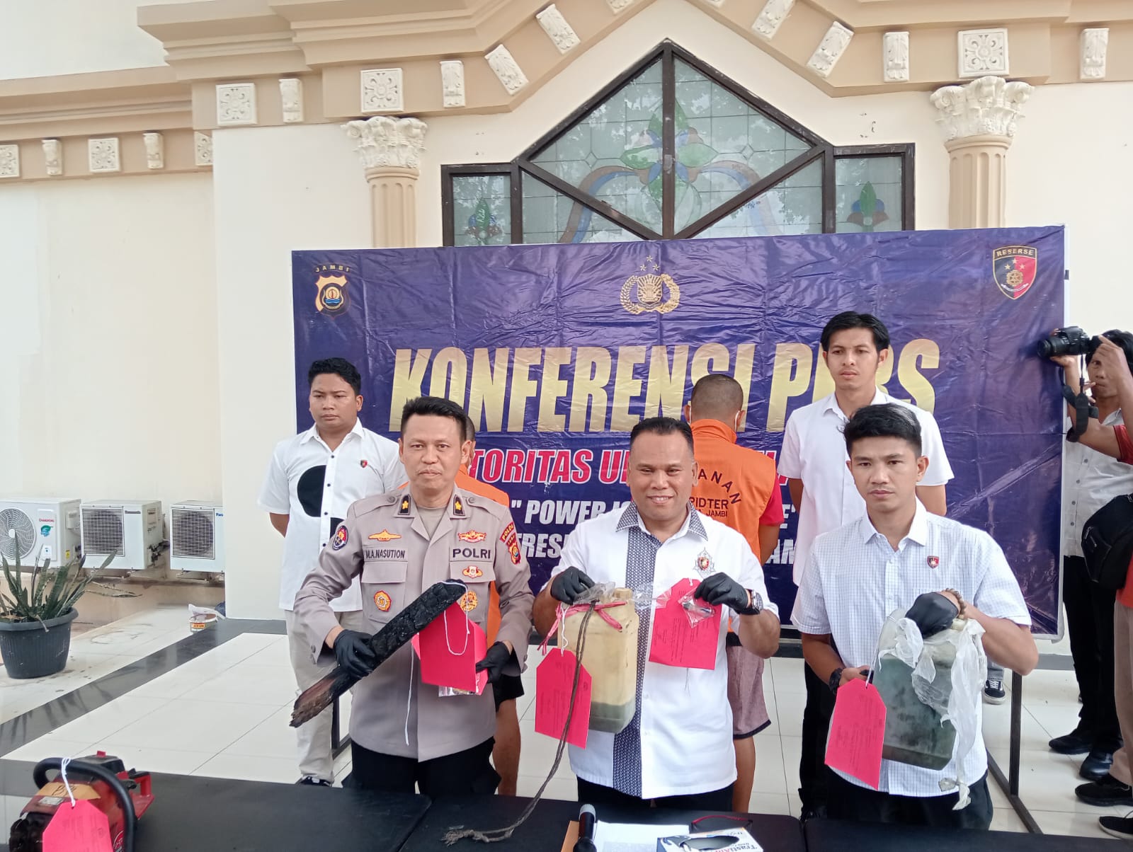 Polda Jambi Ringkus Dua Pelaku Pembakaran Hutan dan Lahan di Kabupaten Batang Hari 