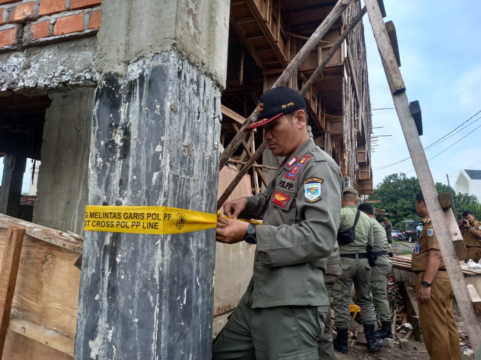 Tak Kantongi Izin, Dua Bangunan Kost Milik Muhsinin Disegel Pemkot Jambi