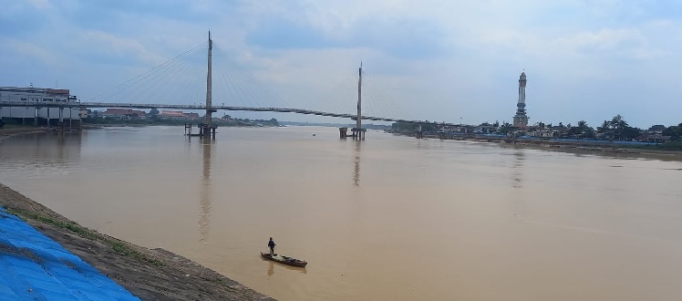 Sungai Batanghari Makin Surut, Tongkang Tak Bisa Melintas