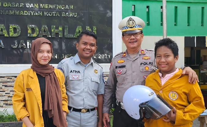 Safety Riding Campaign Jasa Raharja Bersama Kamsel Polresta Jambi di SMP Ahmad Dahlan Kota Jambi
