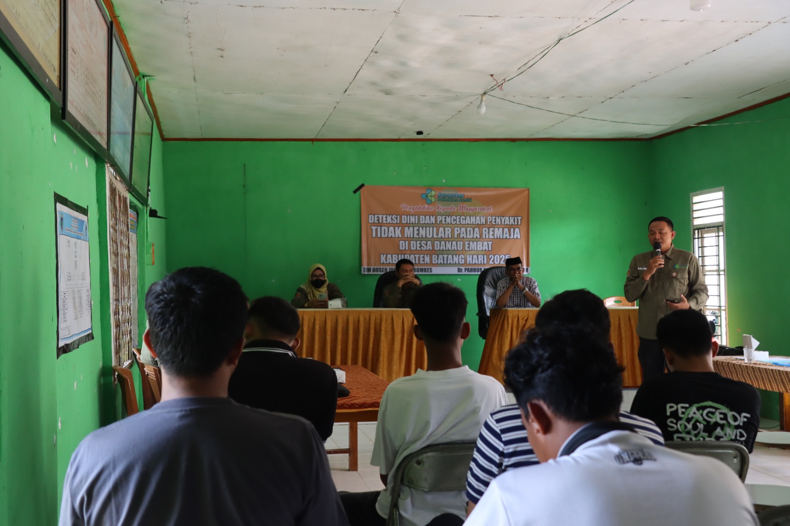 Pengabmas Poltekkes Kemenkes Jambi, Deteksi Dini Penyakit Tidak Menular pada Remaja di Desa Danau Embat.