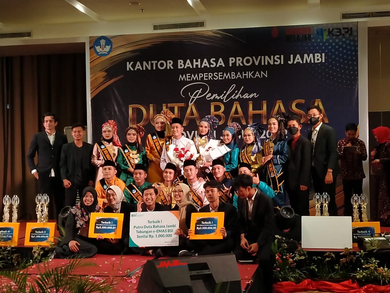 Tiga Mahasiswa FKIP UNJA Juara Pemilihan Duta Bahasa Provinsi Jambi 2022