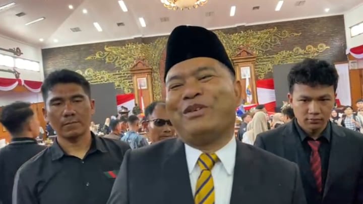 Begini Respon Amrizal Ditanya Kasus Ijazah Palsu! 