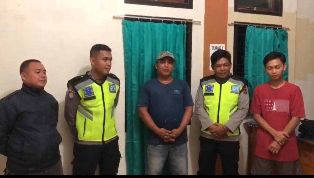 Viral di Medsos Oknum Polisi di Batanghari Menendang Sopir Truk Batu Bara