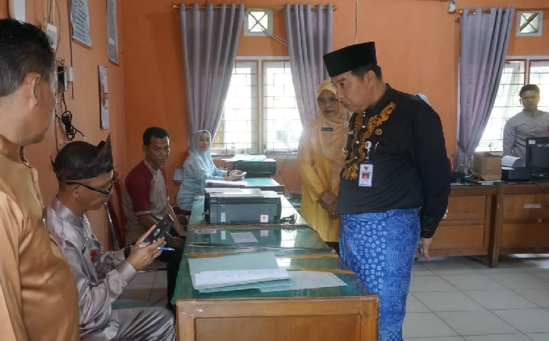 Hari Perdana Kerja 2024, Pj Bupati Merangin Sidak,  Ke Kantor-kantor Pelayanan Masyarakat