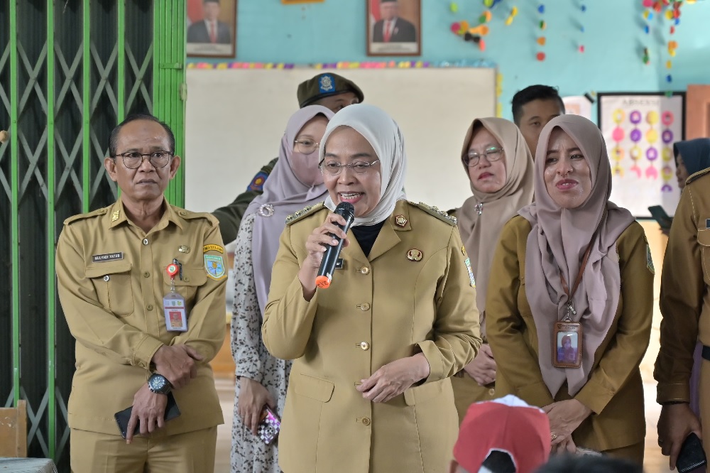 Hari Pertama Sekolah ; Pj Wali Kota Tinjau SDN 212, Pastikan KBM Berjalan Kondusif