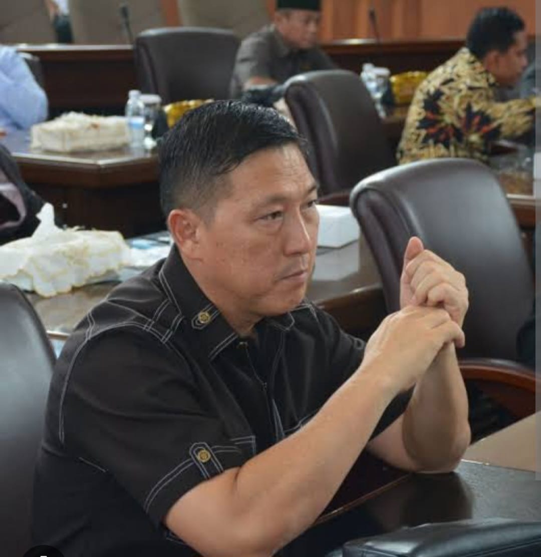 Tinjau Langsung Gor Kota Baru, Budi Yako : Memprihatinkan ! Sudah Seperti Gudang