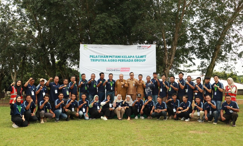 PT Brahma Binabakti Latih Petani Kelapa Sawit untuk Masyarakat