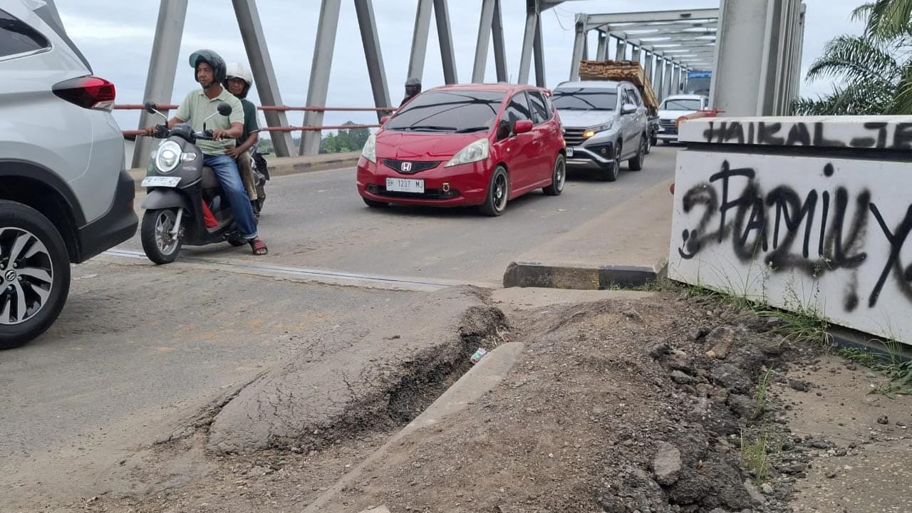 Membahayakan Jalan Nasional Bergelombang Menuju Jembatan Aur Duri 1 Segera Ditangani