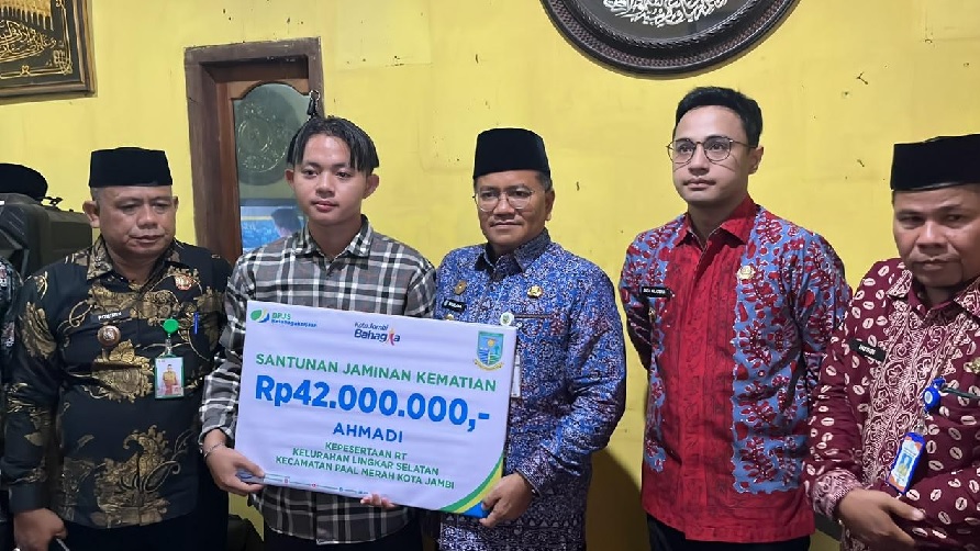 Ahli Waris Ketua RT Terima Santunan JKM BPJS Ketenagakerjaan