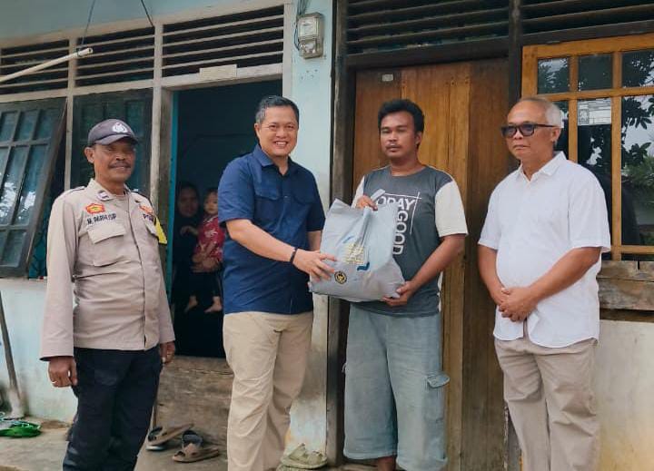 Peringati HUT Kemerdekaan, Kakanwil Ditjenpas Jambi Serahkan Bansos Door to Door