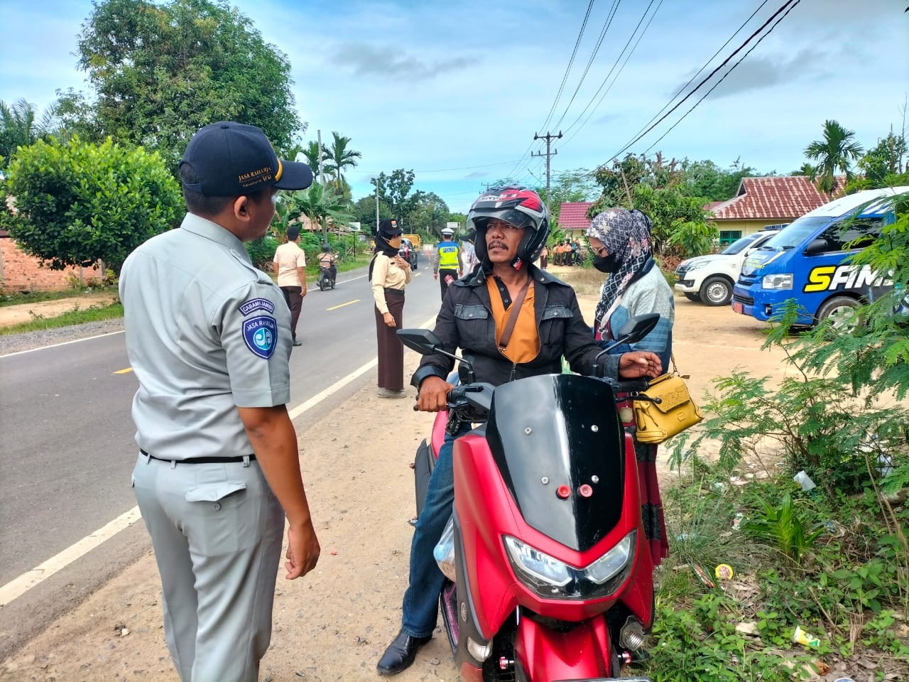 Razia Gabungan Jasa Raharja Bersama Tim Samsat Kuala Tungkal Sosialisasikan Diskon Pajak Kendaraan Bermotor