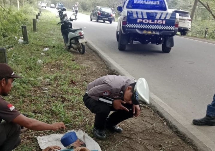 Pria Lansia Tanpa Identitas Ditemukan Tewas di Pinggir Jalan Zona V PT WKS