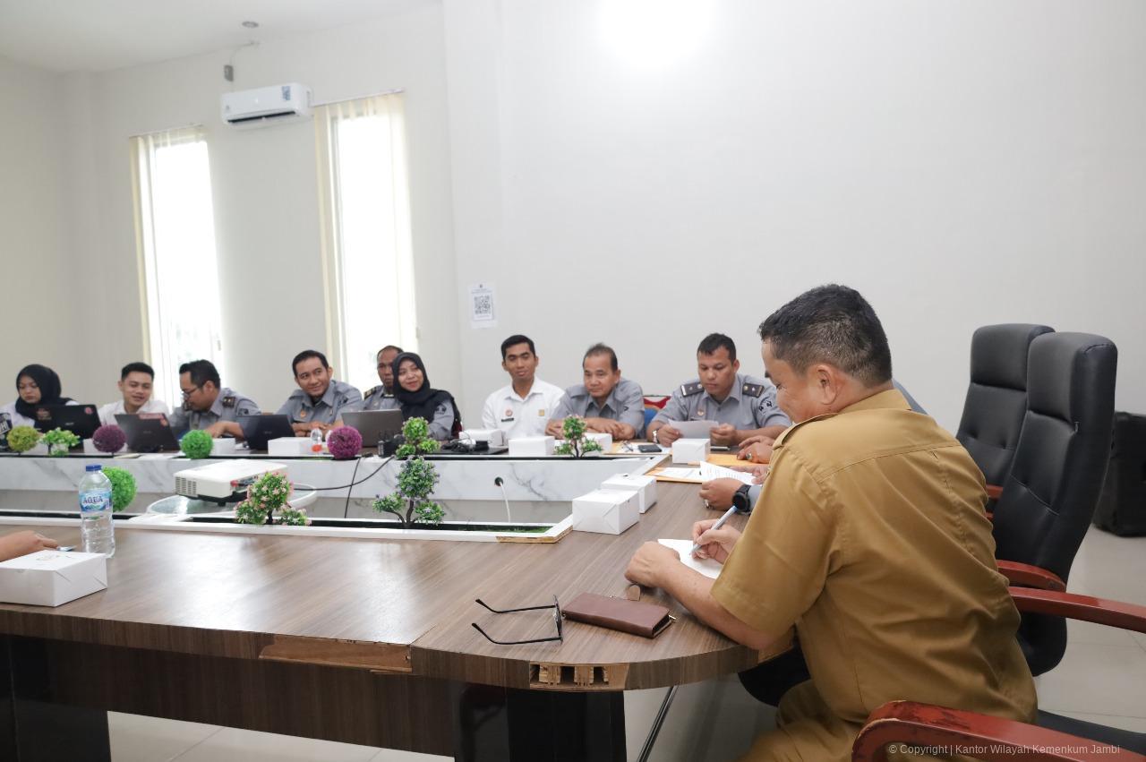 Berperan Aktif Dalam Fasilitasi Legislasi Daerah, Kanwil Kemenkum Jambi Adakan Rapat Harmonisasi Dua Rancangan