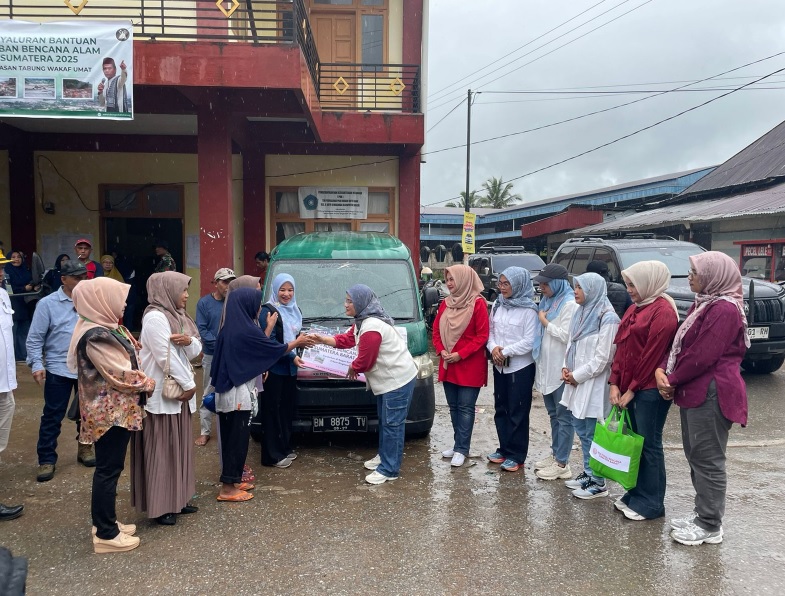Kembali, PTPN IV Regional 4 Bantu Korban Banjir Longsor di Solok 
