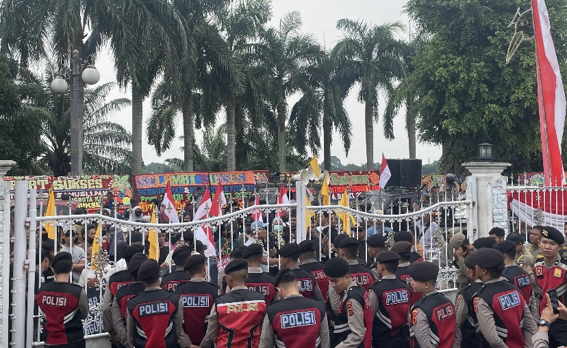 Massa AKBP Demo Tuntut Ketum Koni Batalkan Pelantikan Ketua Koni Jambi 