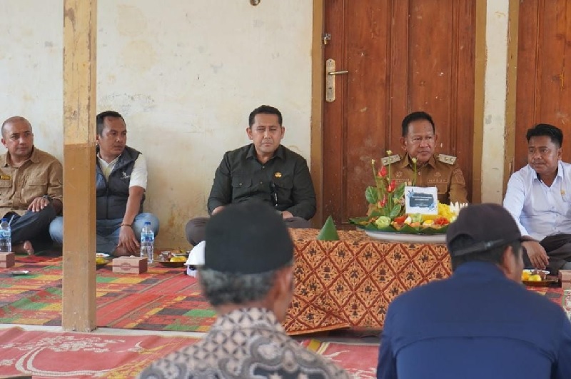 Bupati dan Wabup Merangin Tanam Replanting Sawit Tahap I