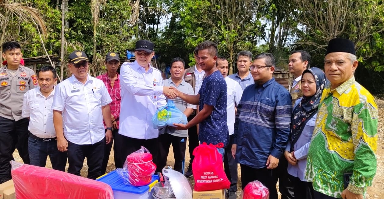 Pemerintah Kabupaten Tebo Berikan Santunan Pada Korban Musibah Kebakaran di Balai Rajo