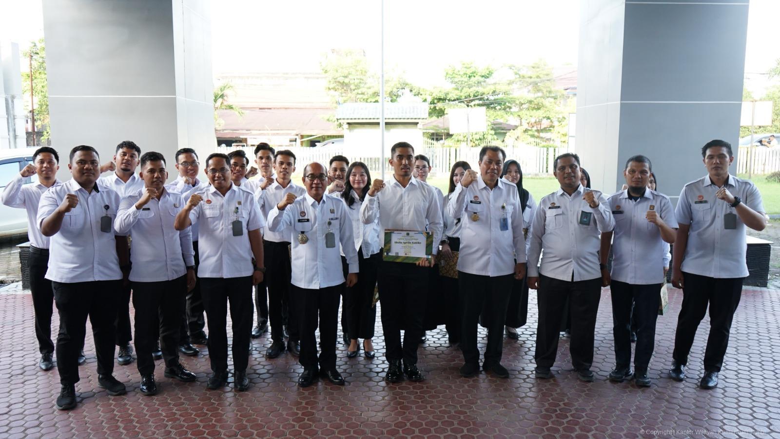 Siap Jalankan Tugas, 14 CPNS Kanwil Kemenkum Jambi Terima SK