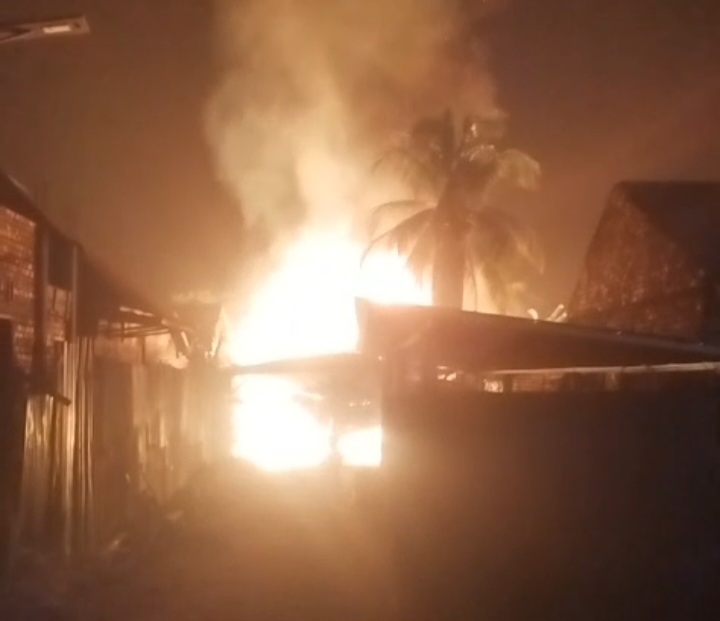 Kebakaran di Jaluko, Bengkel Mobil Ludes Dilalap Api